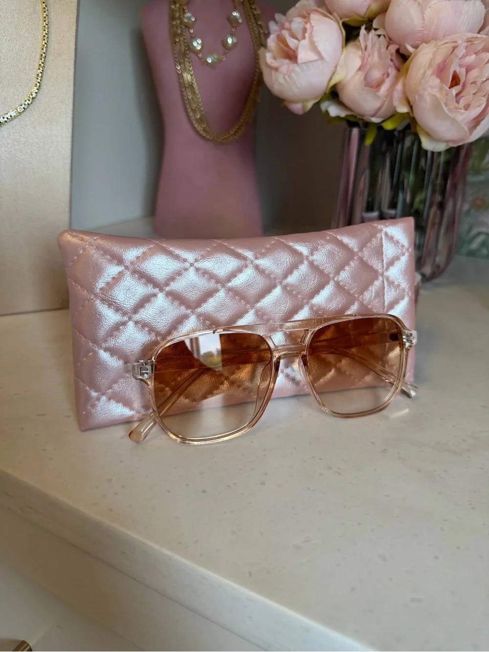 Stylish Pink Gradient Women's Sunglasses with Matching quilted Case